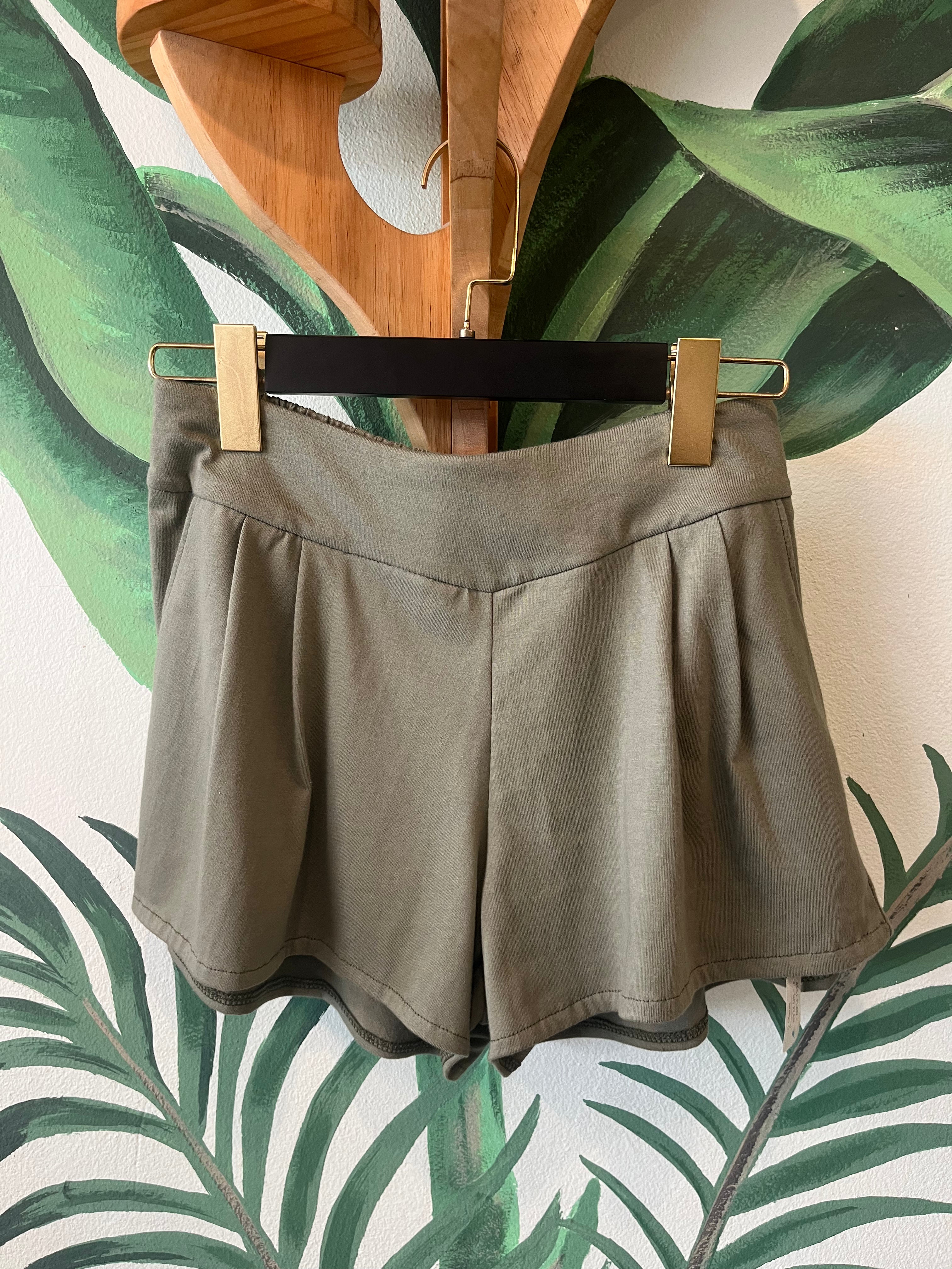 PERLA Shorts Shorts BestPlanNoPlan S-M Green