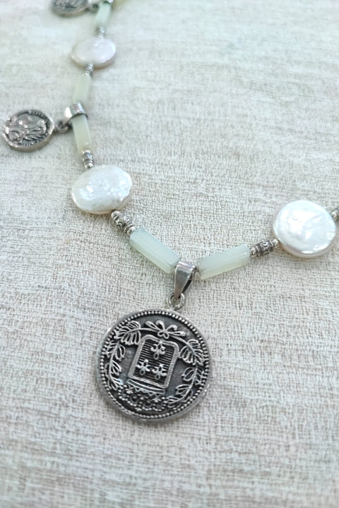 WHITE WISDOM Necklace